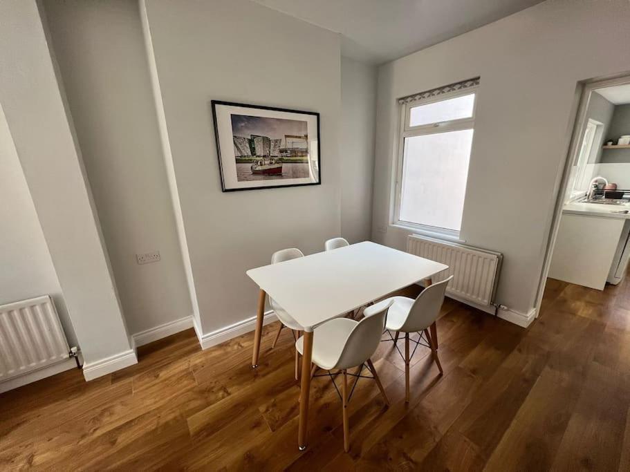 Cosy 2 Bedroom Town House Close To City Centre Belfast Exterior photo
